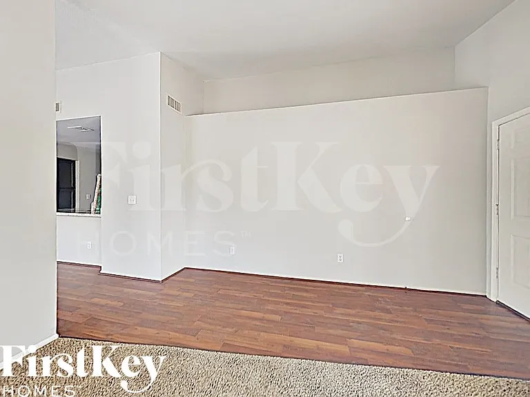 3167 W Foothill Dr — Photo 3