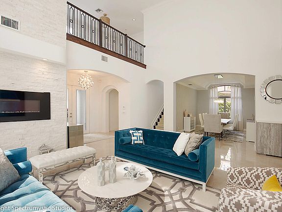 Home For Sale In Woodfield Country Club