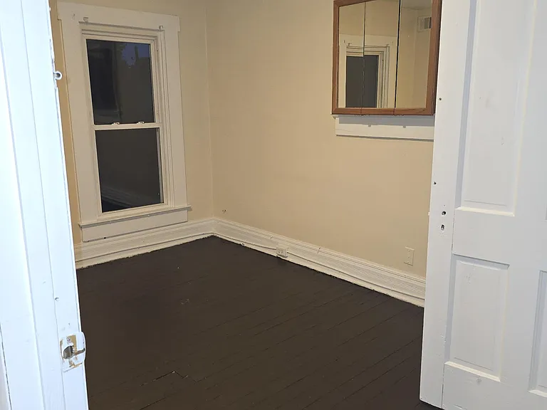 520 E Rose St — Photo 2