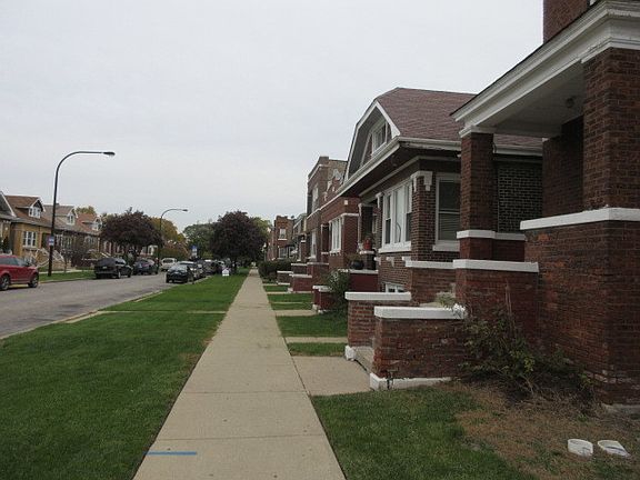3rd image of 1833 S 55th Ct