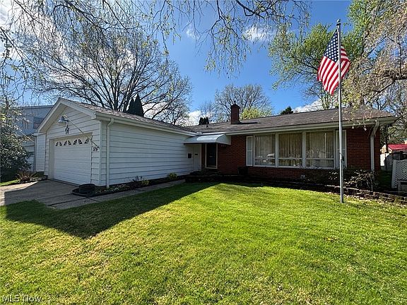 3rd image of 326 Bowman Dr