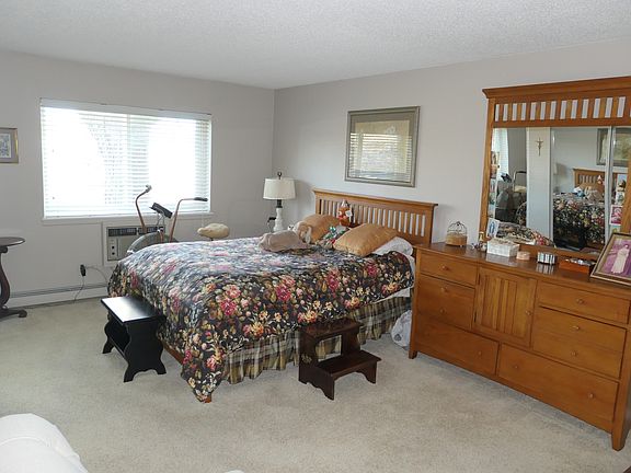 5th image of 100 W Park Circle Dr APT 2B