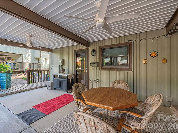 3rd image of 51 Maple Ridge Ln