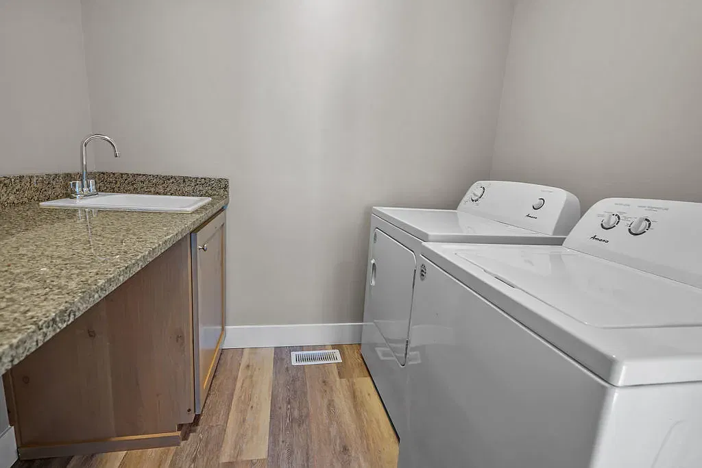 Valo at Olive Plaza Townhomes — Photo 2