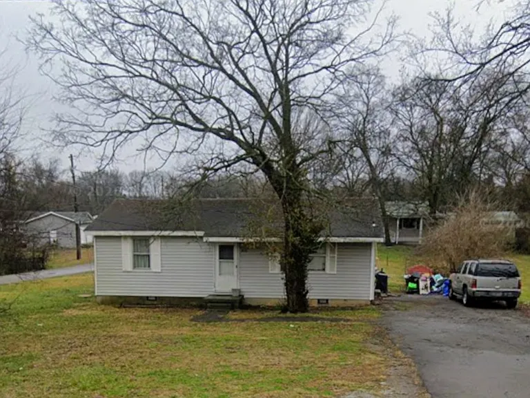 401 Old Nashville Hwy — Photo 1