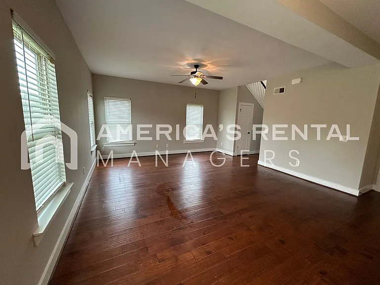 300 Oakwell Cir — Photo 11