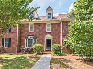 42 Huntington Place Dr, Sandy Springs, GA