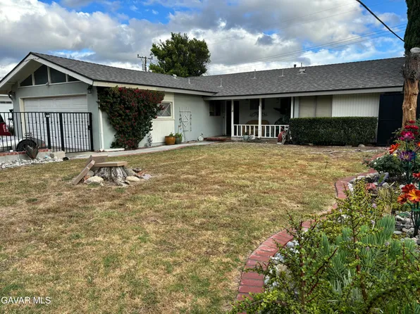 19776 Merryhill St, Santa Clarita, CA 91351