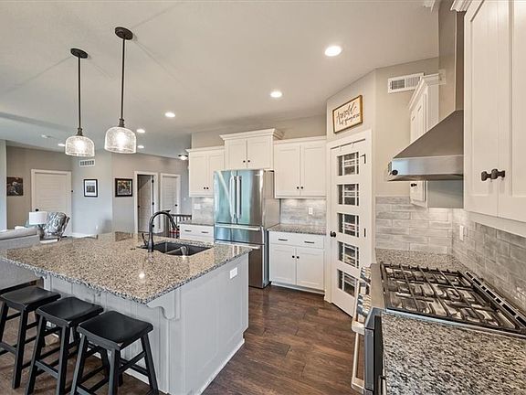 4th image of 7365 N Lamar Dr