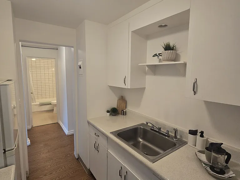 Townvue Heights Apartments — Photo 8