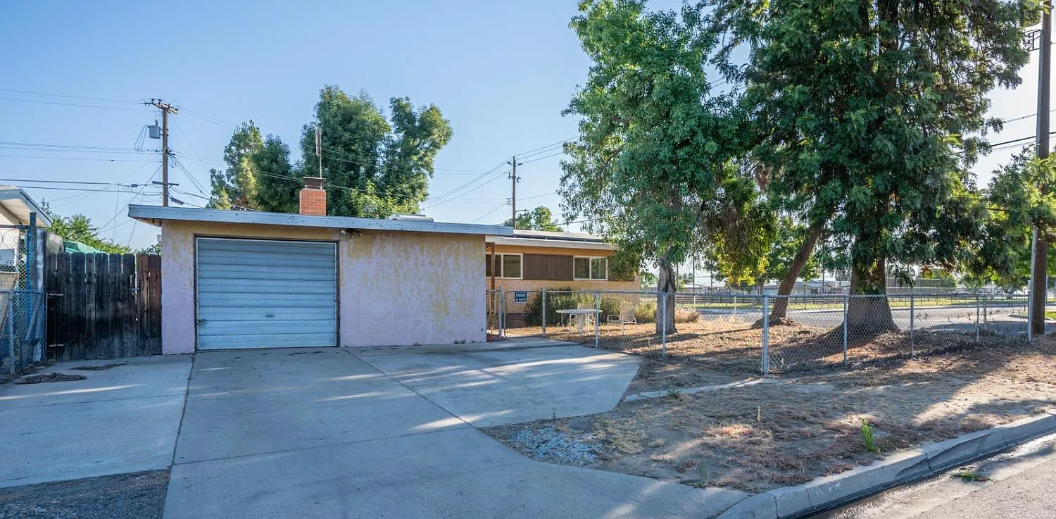 245 Dennis Dr photo 1