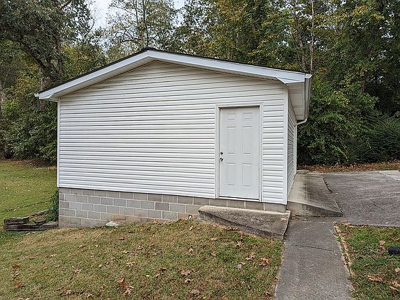 Detached Garage