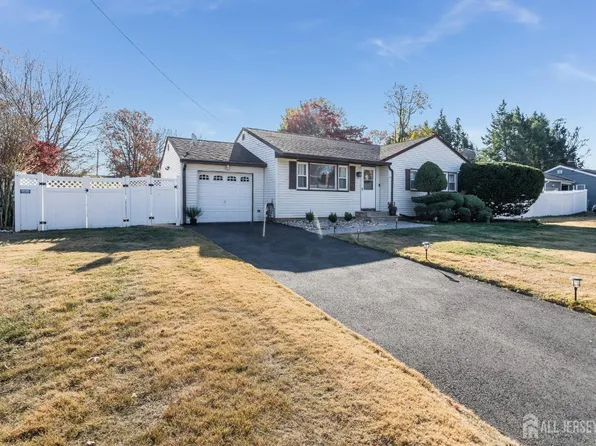 1565 W 6th St, Piscataway, NJ 08854