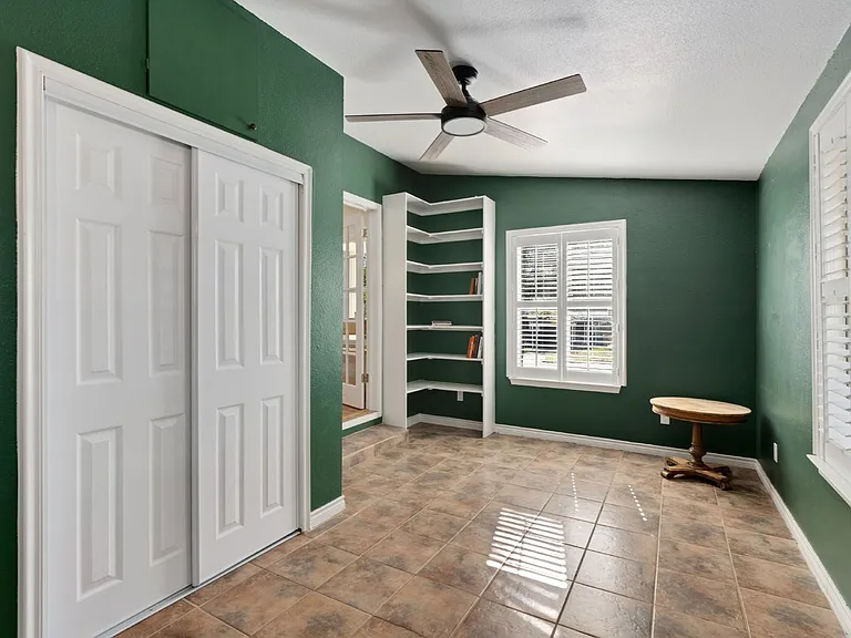 431 Irvington Dr — Photo 13