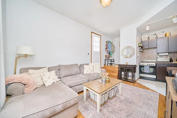 Rented by Living New York | media 10