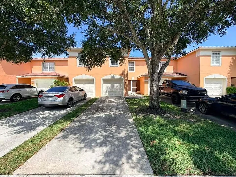 6892 Mill Brook Pl — Photo 1
