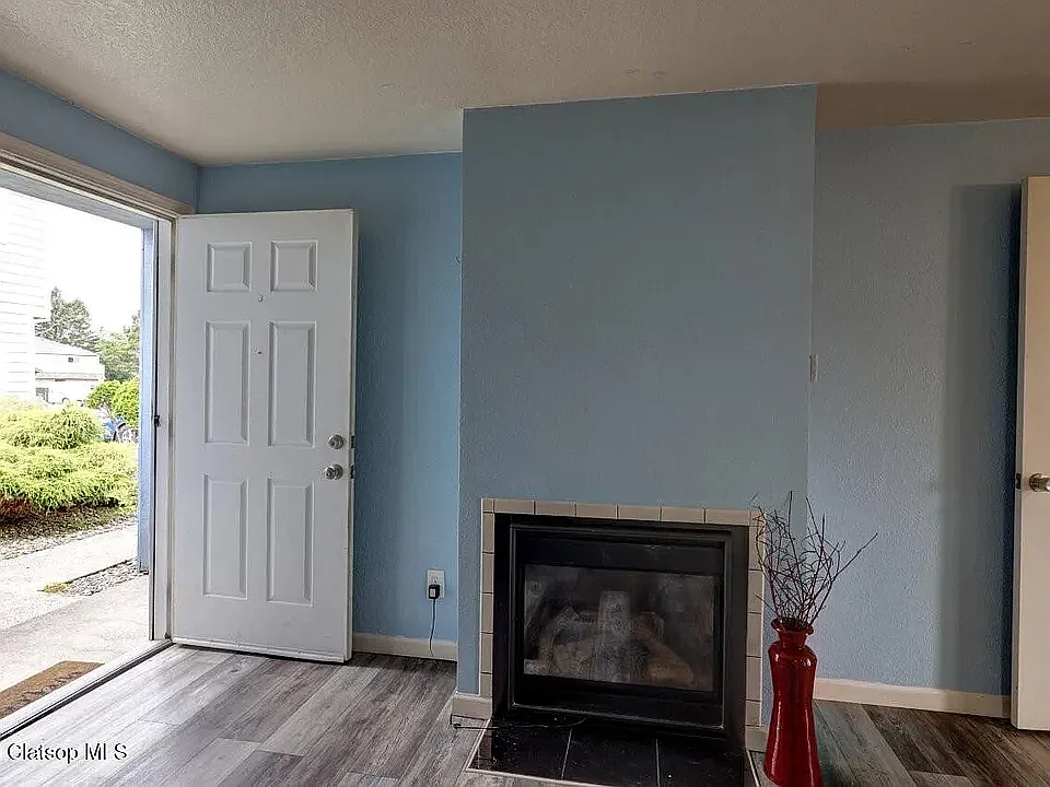 2 bed, 687 sqft, $1,900 — Photo 3