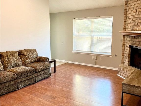 4th image of 3405 Dallis Dr