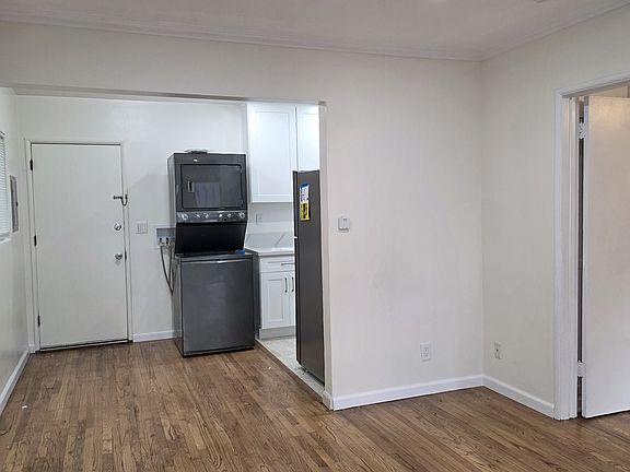 3rd image of 453 W Windsor Rd APT D