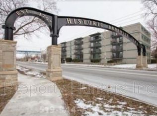 3015 Sandwich St #211, Windsor, ON N9C1A5