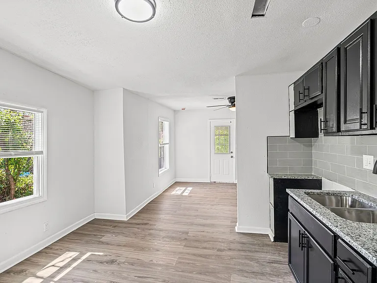6938 Askew Ave — Photo 9