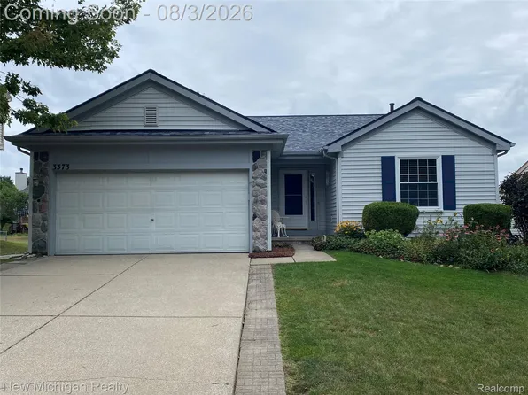 3373 Herrington Dr, Holly, MI 48442