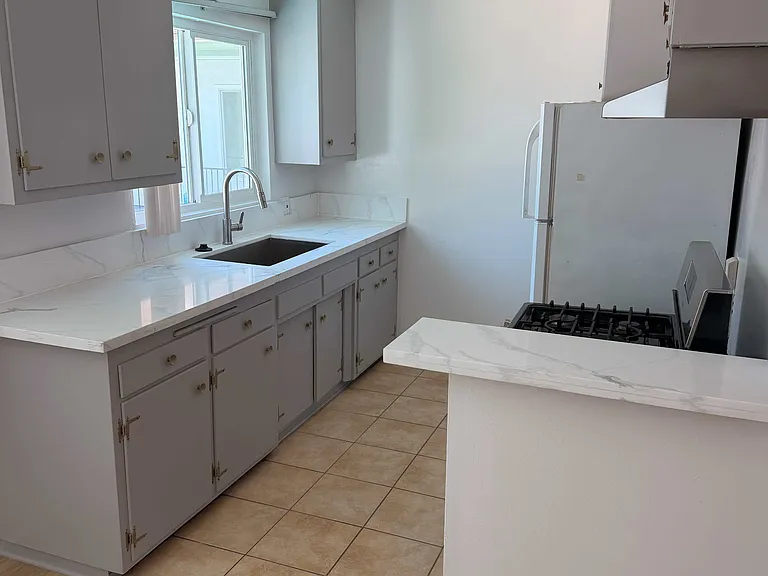 1115 Highland Oaks Dr #20 — Photo 3