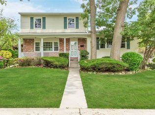 23 Jerome Dr, Farmingdale, NY 11735