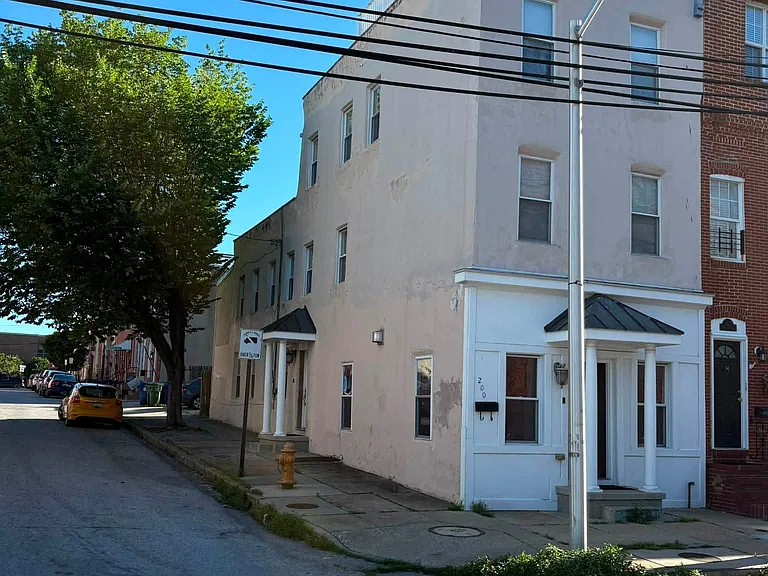 Exterior [Corner house]