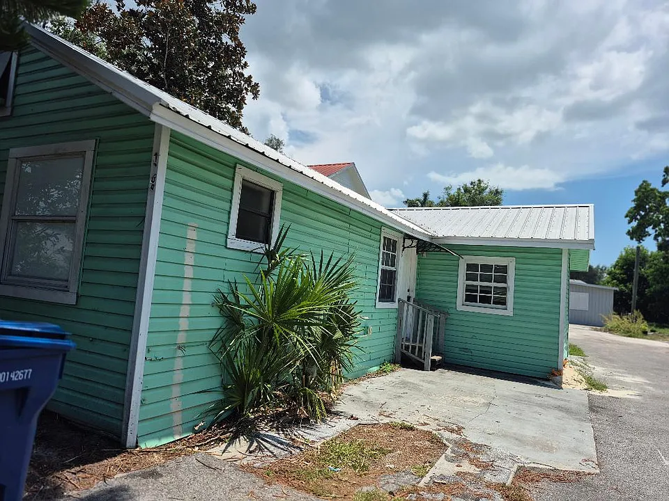 1009 26th Ave W