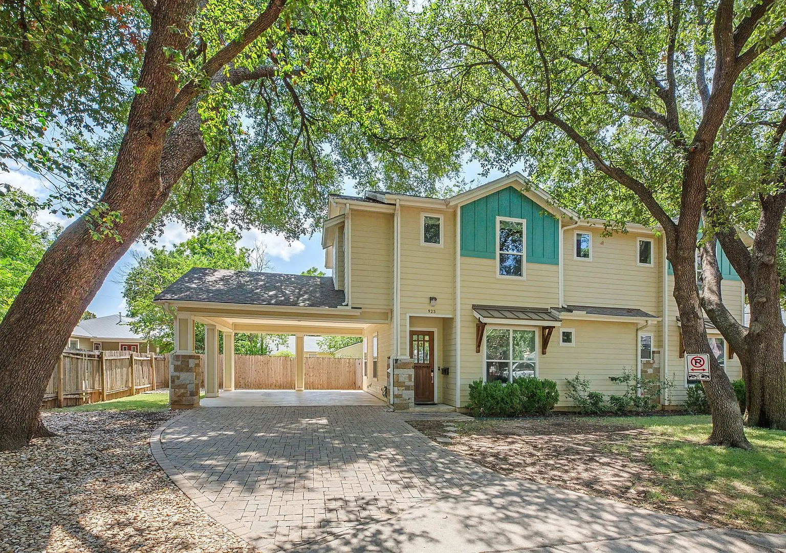 Ut Pre-Lease: Central Austin 6-Bedroom Home With High-End Finishes & Large Fenced Turf Yard — Photo 2