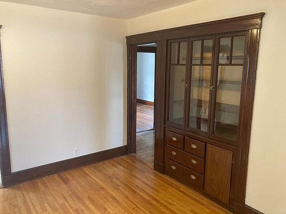 2nd image of 52 Putnam St #52