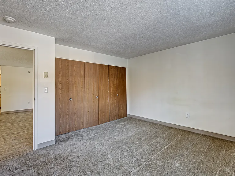 Woodland Apartments — Photo 14