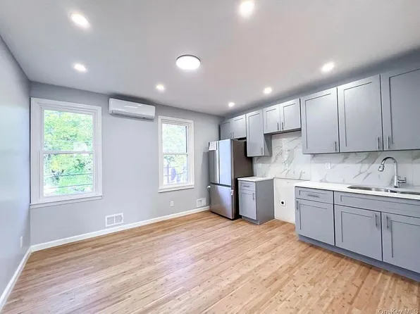 88 Warren St, Staten Island, NY 10304