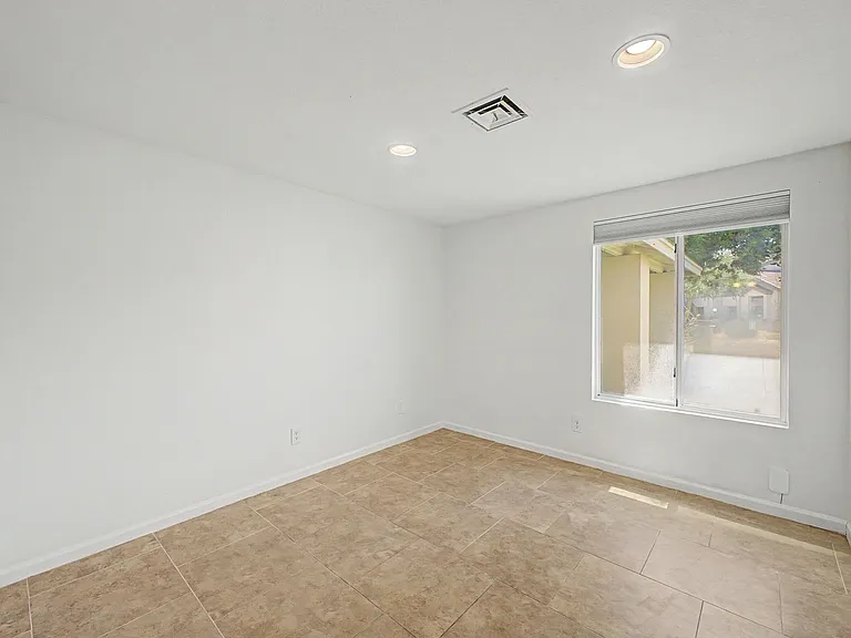 2104 N Comanche Dr — Photo 25
