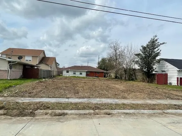 4718 Longfellow Dr, New Orleans, LA 70127