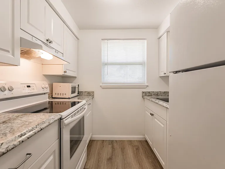 1611 Florence Ave #B — Photo 12