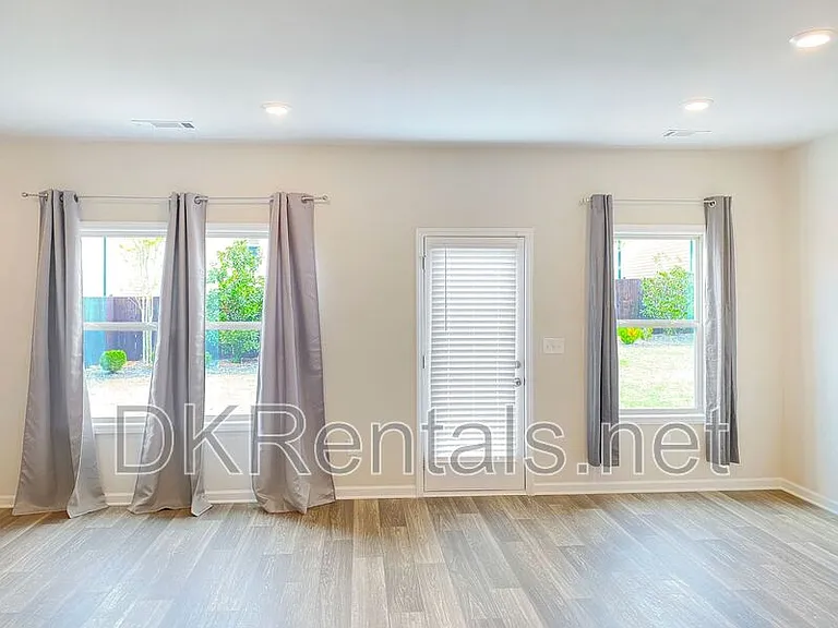 213 Auburn Station Dr — Photo 8