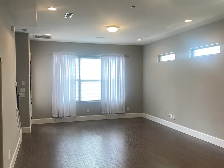 105 Bellagio Villas Dr — Photo 3