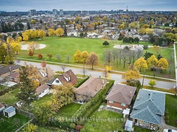 6 Glaive Dr, Toronto, ON M1P 1X6