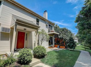 6717 Park Edge Dr APT D, Madison, WI 53719