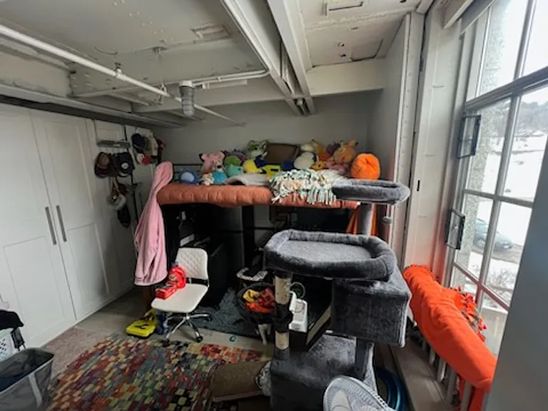 521 W 2nd Street - Leijona — Photo 53