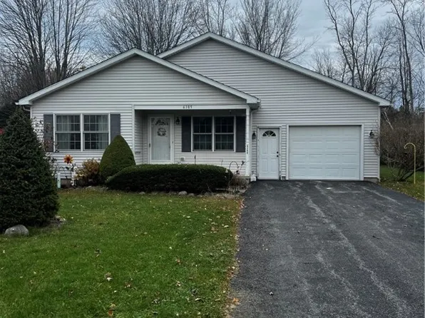 6389 Rounds Rd, Newfane, NY 14108