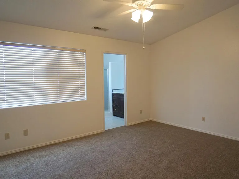 1015 S River Rd #19 — Photo 6