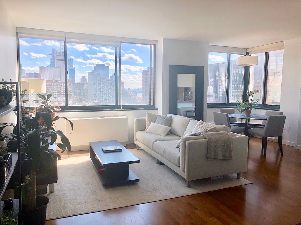 1st image of 200 W 60th St APT 21B