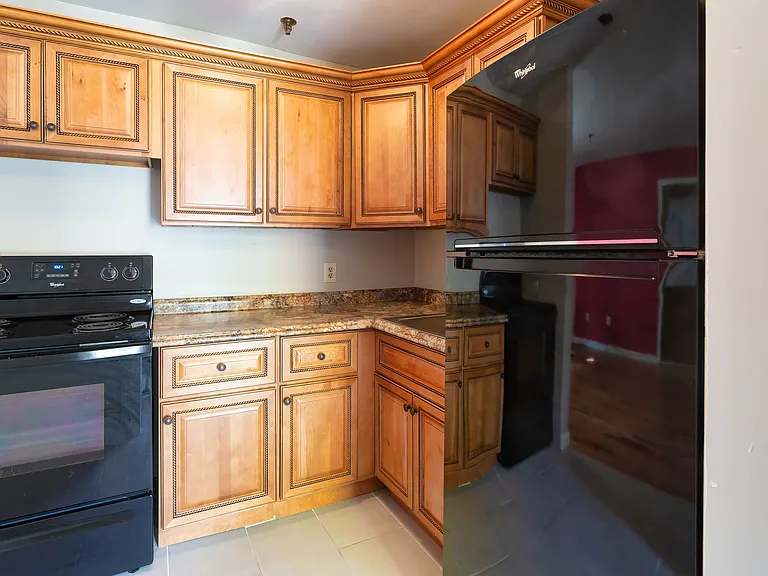 129 Green St #2 — Photo 5