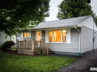 1134 N 16th St, Pekin, IL