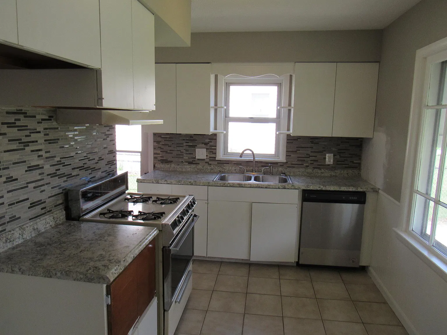 2 bed, 672 sqft, $875 — Photo 2
