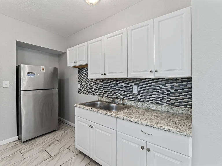 3620 College Ave — Photo 10