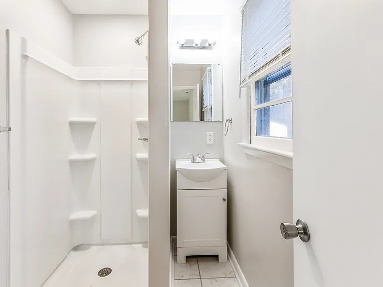 1089 Essex Pl — Photo 11